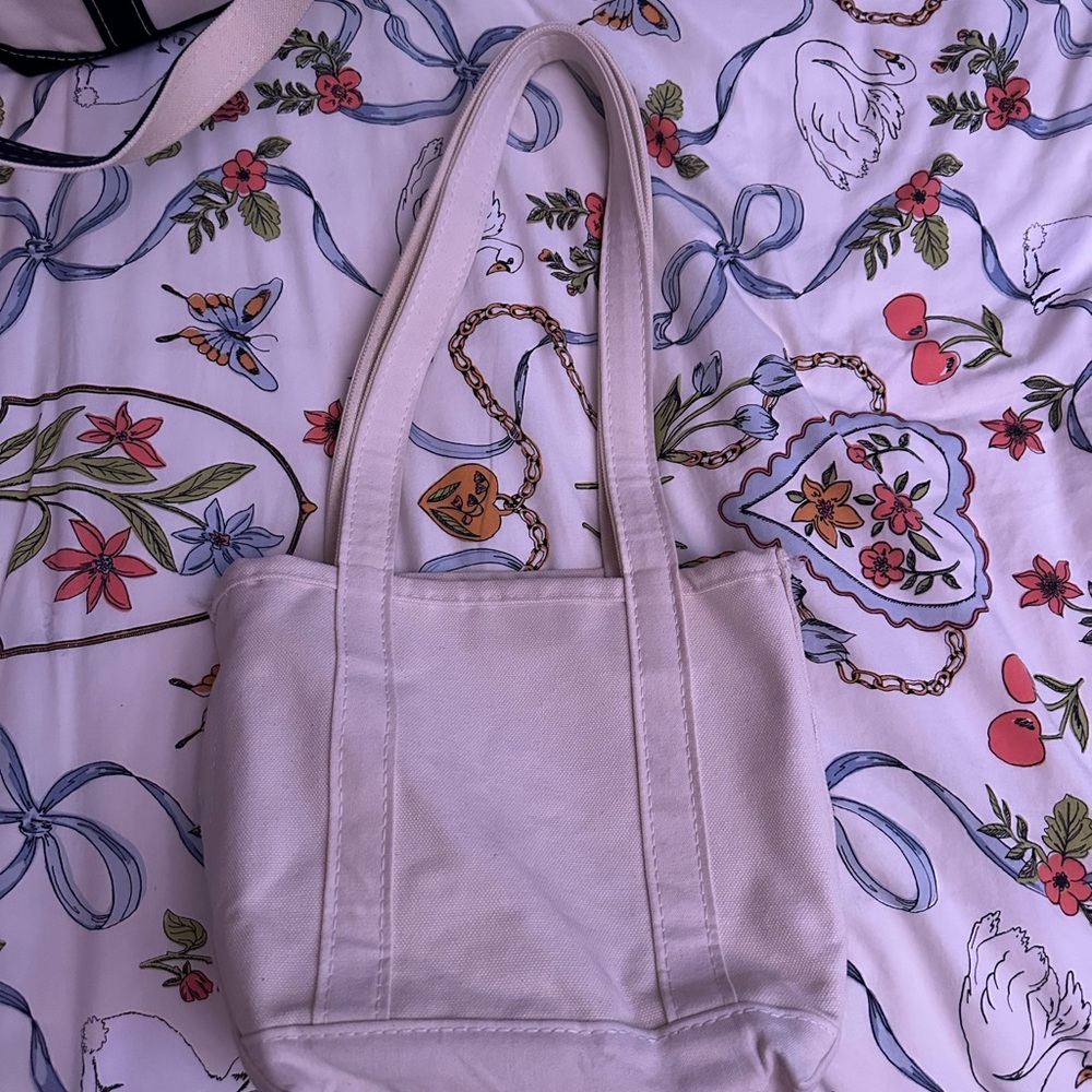 Ivory Boat and Tote